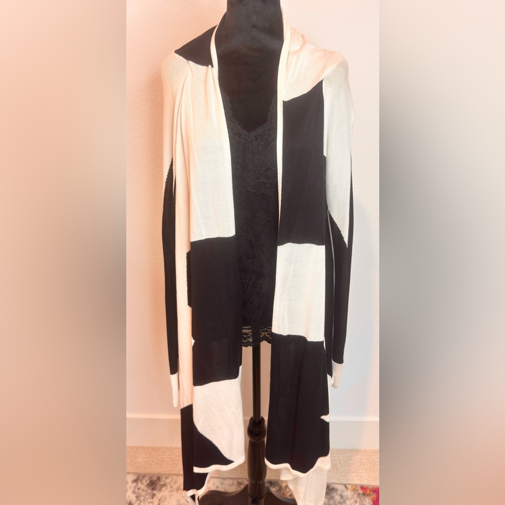 Bisou Bisou Abstract Drape Cardigan – Black & Cream – Size L